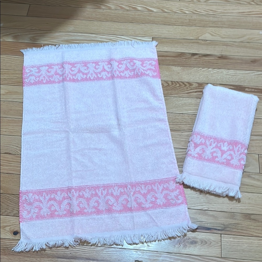 Vintage Pink hand Towel Set with Fringe dead stock brand new cannon 1970s
